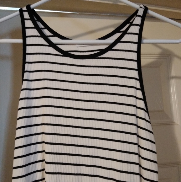 Super cute Tank - Picture 2 of 7